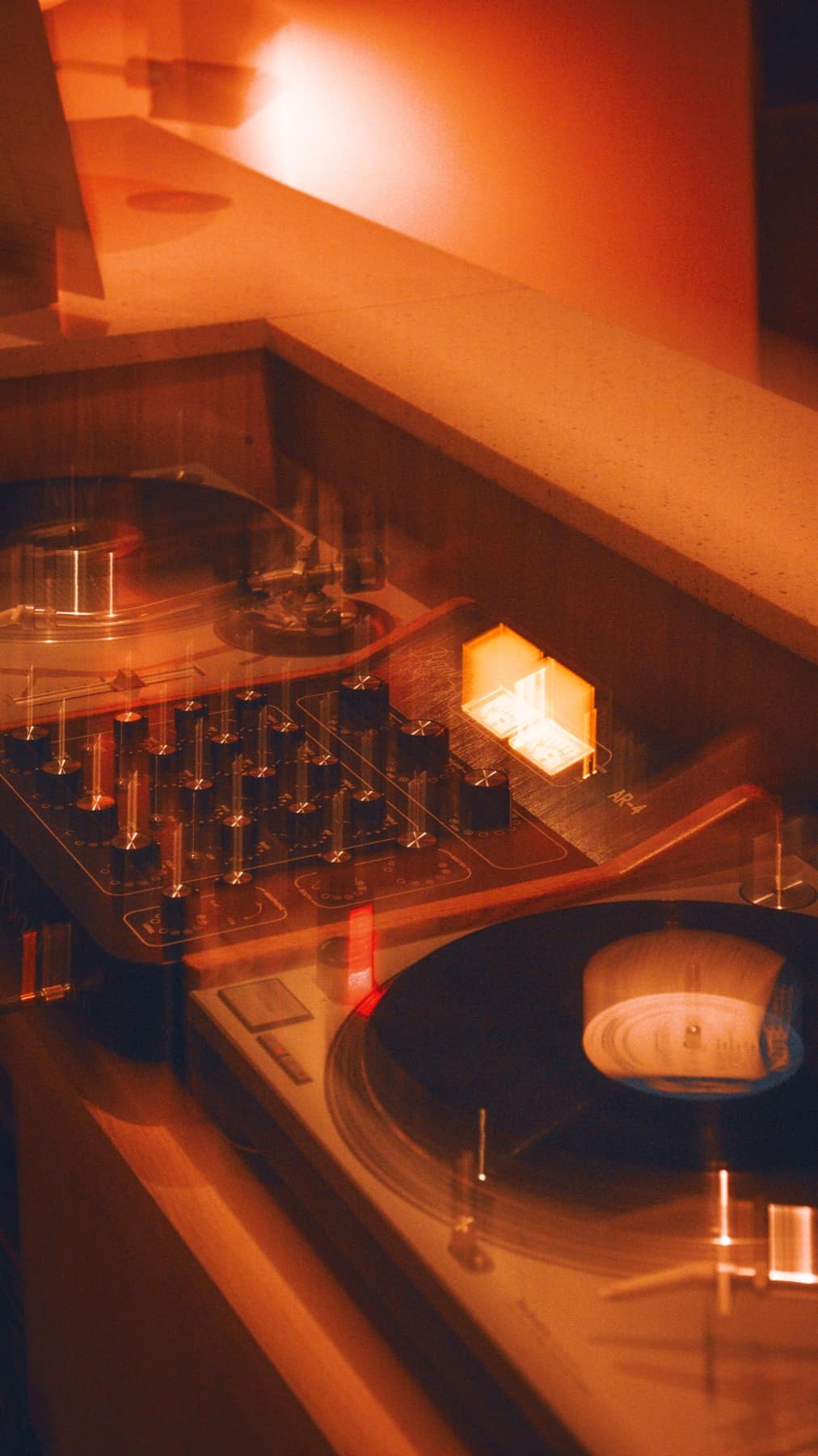 Bandeja y vinilo de Bimbi—Nilo
